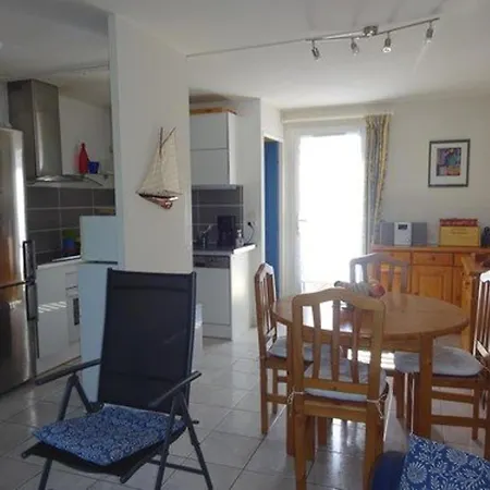 Au Bord Du Avec Piscine, Climatisation Et Parking Securise Au Barcares - Fr-1-782-34 Villa Le Barcarès