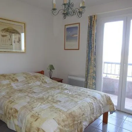Au Bord Du Avec Piscine, Climatisation Et Parking Securise Au Barcares - Fr-1-782-34 Villa *