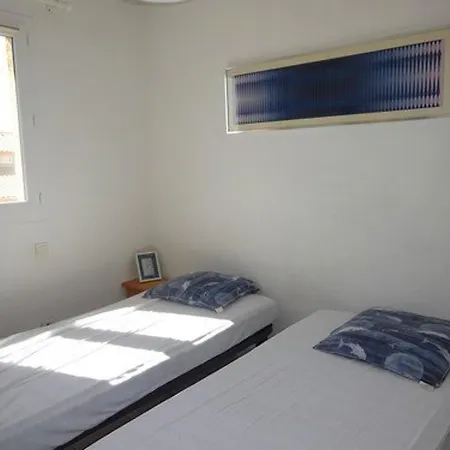Au Bord Du Avec Piscine, Climatisation Et Parking Securise Au Barcares - Fr-1-782-34 * Le Barcarès