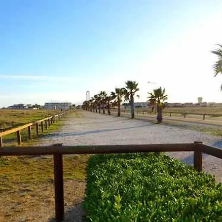 Au Bord Du Avec Piscine, Climatisation Et Parking Securise Au Barcares - Fr-1-782-34 * Le Barcarès